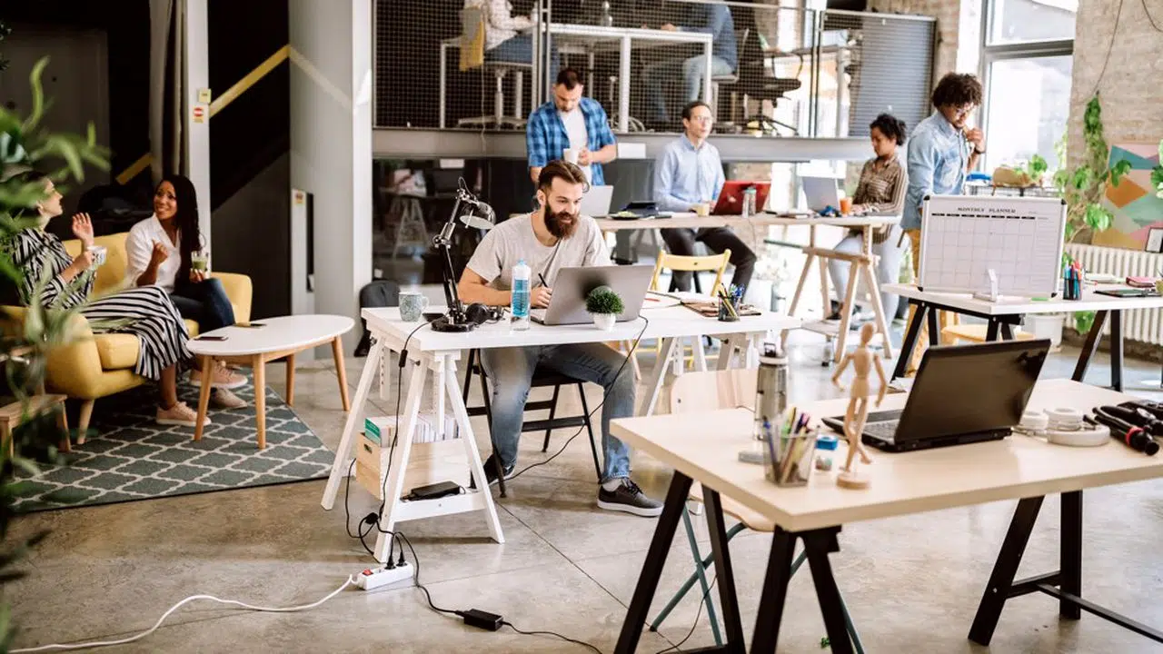 espace de travail télétravailleur