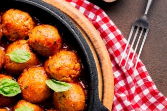 Les équipements indispensables pour cuisiner des plats traditionnels chez soi
