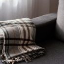 Pourquoi le plaid en cachemire est l'accessoire indispensable de votre hiver ?