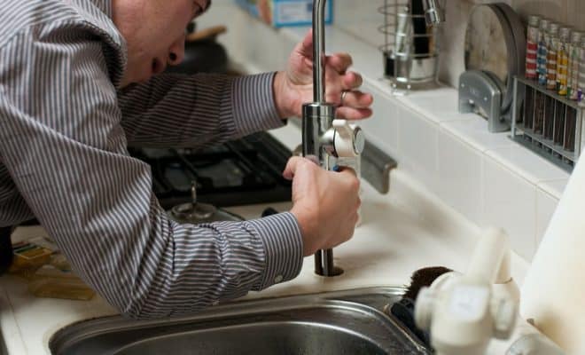 Problèmes de canalisation : pourquoi contacter un plombier professionnel ?