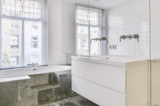 Rénovation de salle de bains : choisir le bon type de carrelage pour allier style et praticité