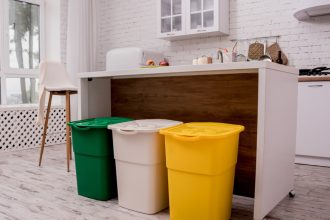 Une poubelle qui se glisse partout : le must-have pour votre intérieur